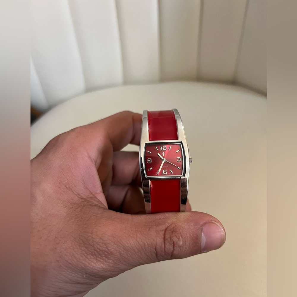 Red quartz snap on wrist watch women’s